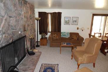 فندق Hideaway Village