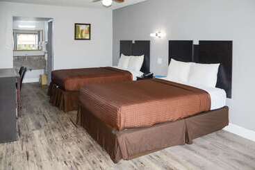 Отель Rodeway Inn Sun City Center