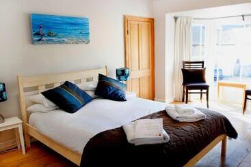 فندق Wild Garlic Rooms