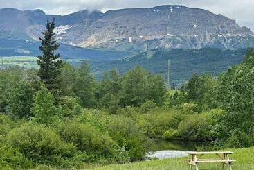 Отель Glacier Grizzly Campground  Rv & Tipi