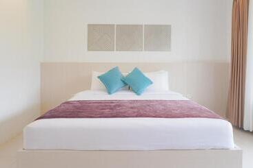 Palm Springs Bali Dive Resort