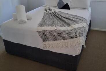 Пансион Blk Stays Guest House Deluxe Units Morayfield