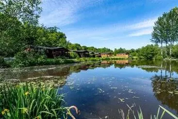 Resort Awesome Home In Forton, Near Preston With