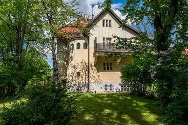 Hostel Historic Villa Imperia