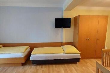 Aamiaismajoitus (B&B) Pension Koderholt