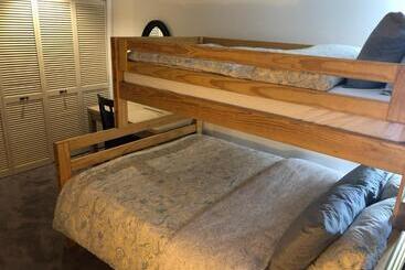 تختخواب و صبحانه 好丘。hacho House