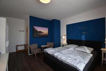 Otel Sonnenschein   Spielerei Im Sonnenschein