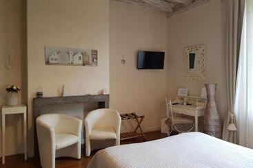 פנסיון Maison D Eusébia