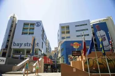アパートホテル Cresta Beach Studios
