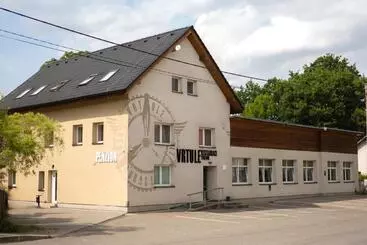 ペンション Restaurace A Penzion Vrtule