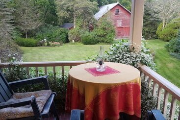 ベッドアンドブレックファースト Hummingbird Inn