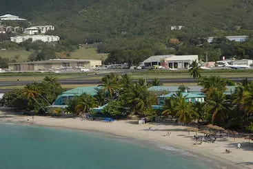 هتل Island Beach Comber
