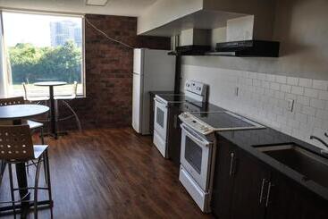 ホテル Residence & Conference Centre   Oakville