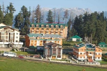 هتل Zahgeer Continental Gulmarg