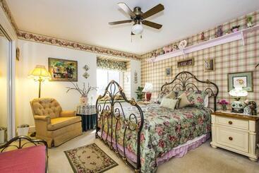 Matthews Manor Bed & Breakfast