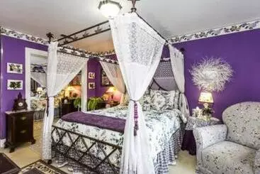 Matthews Manor Bed & Breakfast