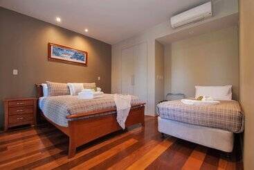 فندق على الطريق Centenary Peaks