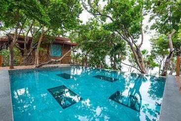 בית מלון כפרי Kimpton   Grand Roatan Resort And Spa