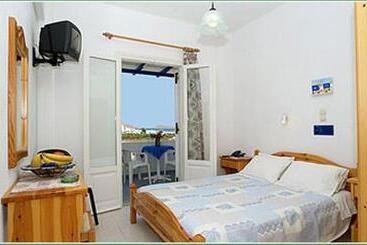 Loukia Apartments & Studios