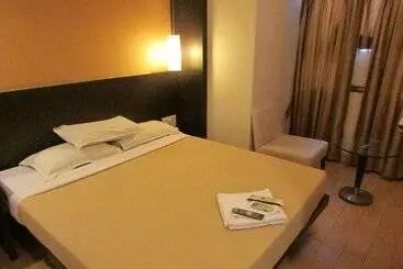 Отель Mourya Residency