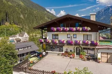 ホテル Pension St.leonhard