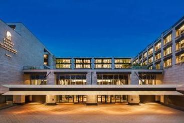 בית מלון כפרי The Grand Mansion, A Luxury Collection