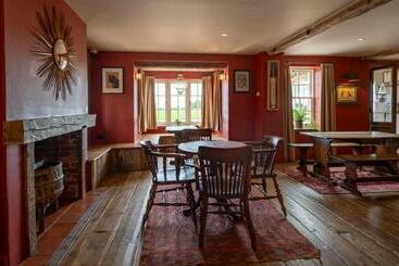 旅馆 The Brisley Bell