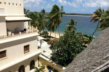 Bed and Breakfast Furaha House