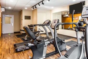 酒店 Comfort Suites Woodland  Sacramento Airport