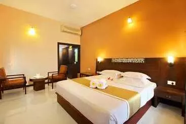 Отель Leisure Vacations Goldfield Lake Resort