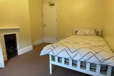 Aamiaismajoitus (B&B) Rooms In A Victorian Comfortable 4 Bedroom House In Milton Keynes Rooms Not En Suites