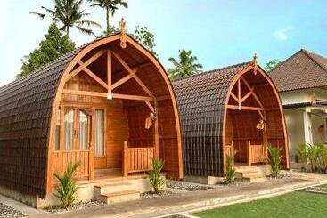 펜션 Besakih Homestay & Villa