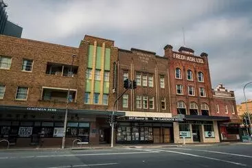 בית מלון כפרי Clarendon