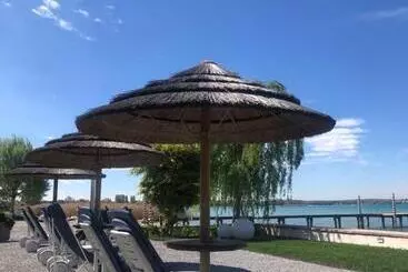 ホテル Le Petit Du Lac