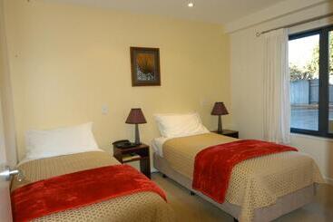 Nautilus Lodge Motel