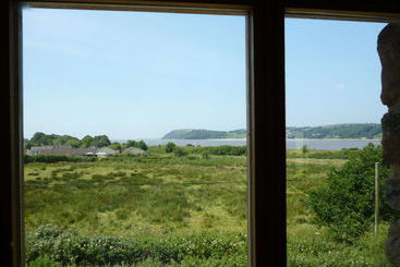 مبيت وإفطار Ferryside Farm