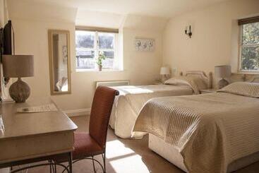 فندق The Hatchet Inn