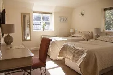 ホテル The Hatchet Inn