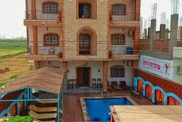 هتل آپارتمان Mama Africa Apts & Studios