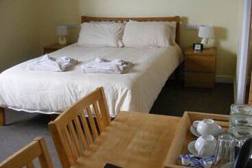 ホテル The Lowfield Inn