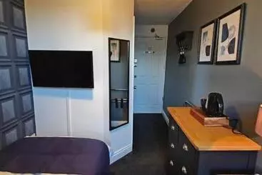 膳宿费 The Clifton