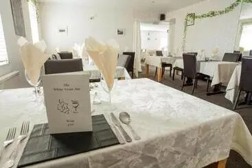 Отель The White Swan Inn