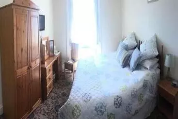 فندق Cadwgan House