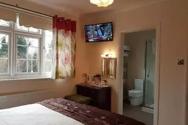 Pensió Penryn Guest House, Ensuite Rooms, Free Parking And Free Wifi