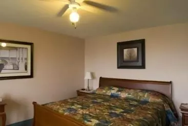 هتل Parkland Village Inn