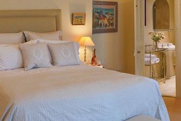 بنسيون The Glove House