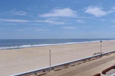 Majestic Hotel & Apartments