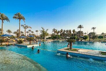 منتجع Sakkara Country Club