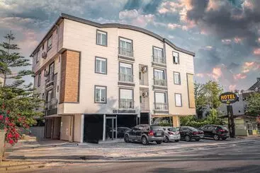 Adam Apart Hotel 2