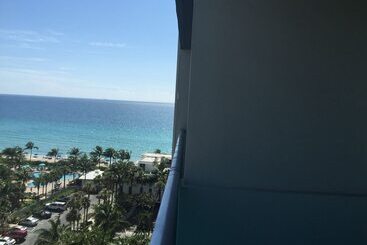 Beach Apartments Hollywood